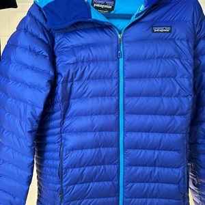 Patagonia Women’s hooded down sweater jacket XL